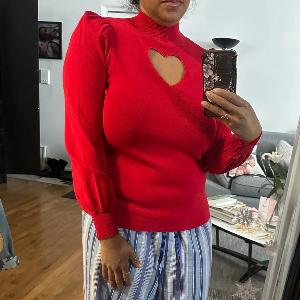 ❤️Sweet Heart Cutout Top❤️ - Picture 2 of 7